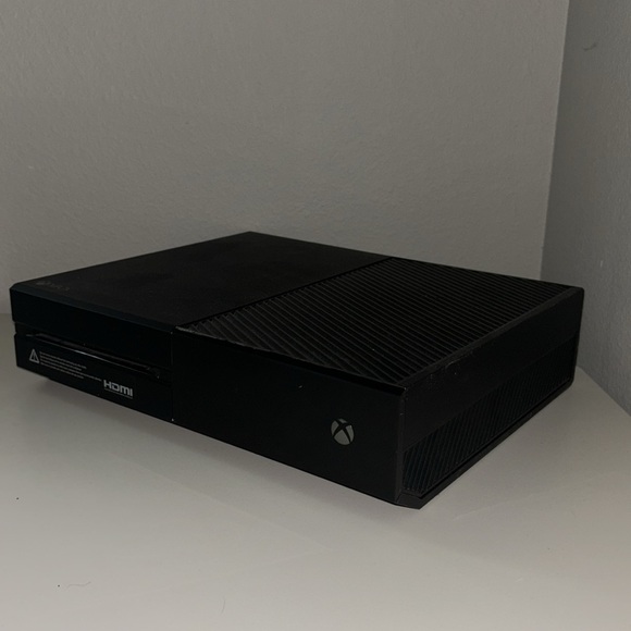Xbox - Picture 2 of 2